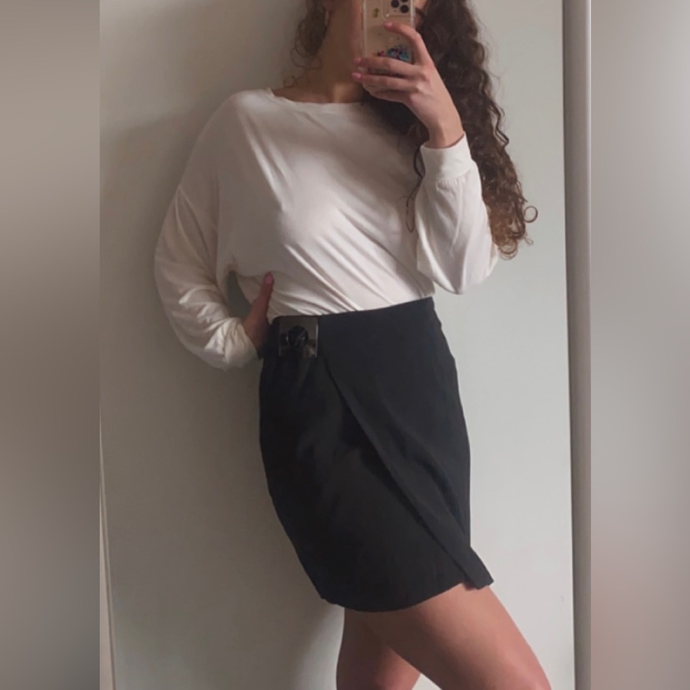Vintage 90s Caché Wrap Square Buckle Mini Skirt in Black - Picture 13 of 13